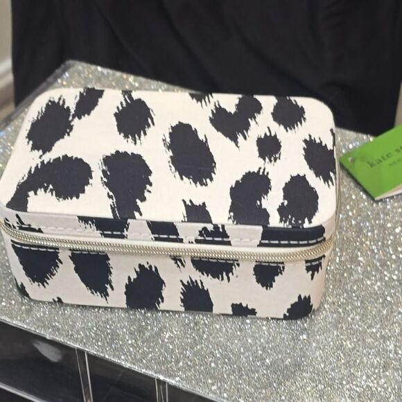 Kate Spade New York Modern Leopord Manicure Set - Picture 9 of 9